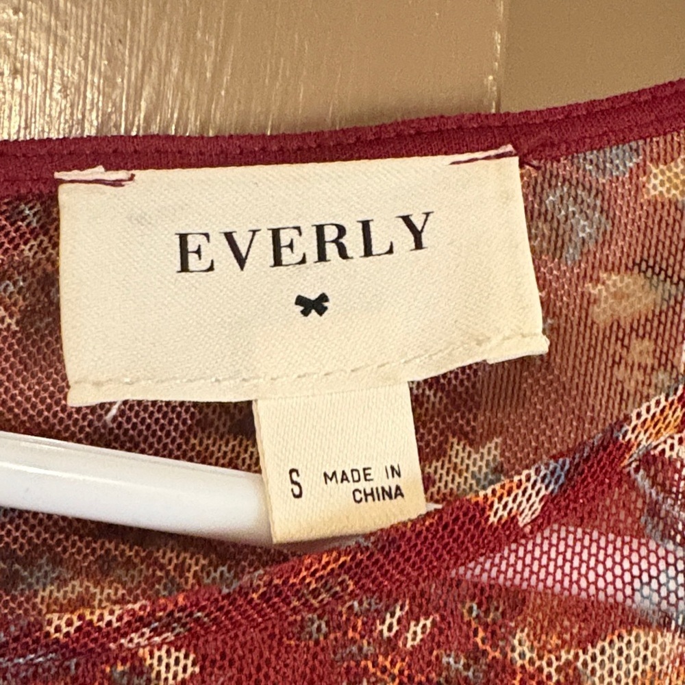 Everly Red Floral Long Sleeve Dress size small - Picture 2 of 4